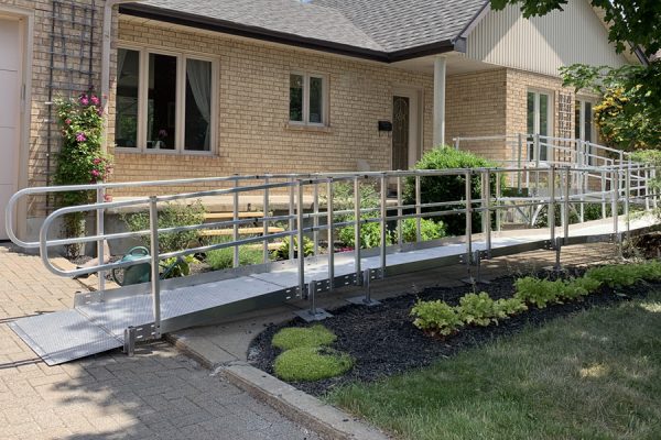Modular access ramps for wheelchairs, adaptable to any configuration.