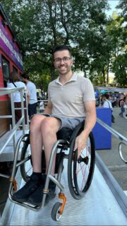 À quelques jours du Festif de Baie-Saint-Paul, on vous partage le témoignage de Sébastien sur son expérience en tant que festivalier. 💛🪩 @lefestifbsp